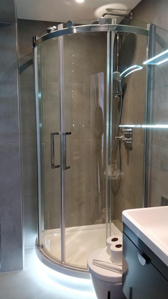 Access Tower Hill 3* London